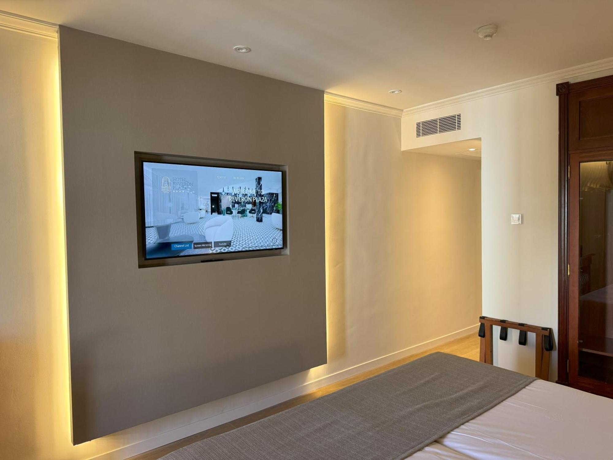 Hotel Reveron Plaza 洛斯克里斯蒂亚诺斯 外观 照片