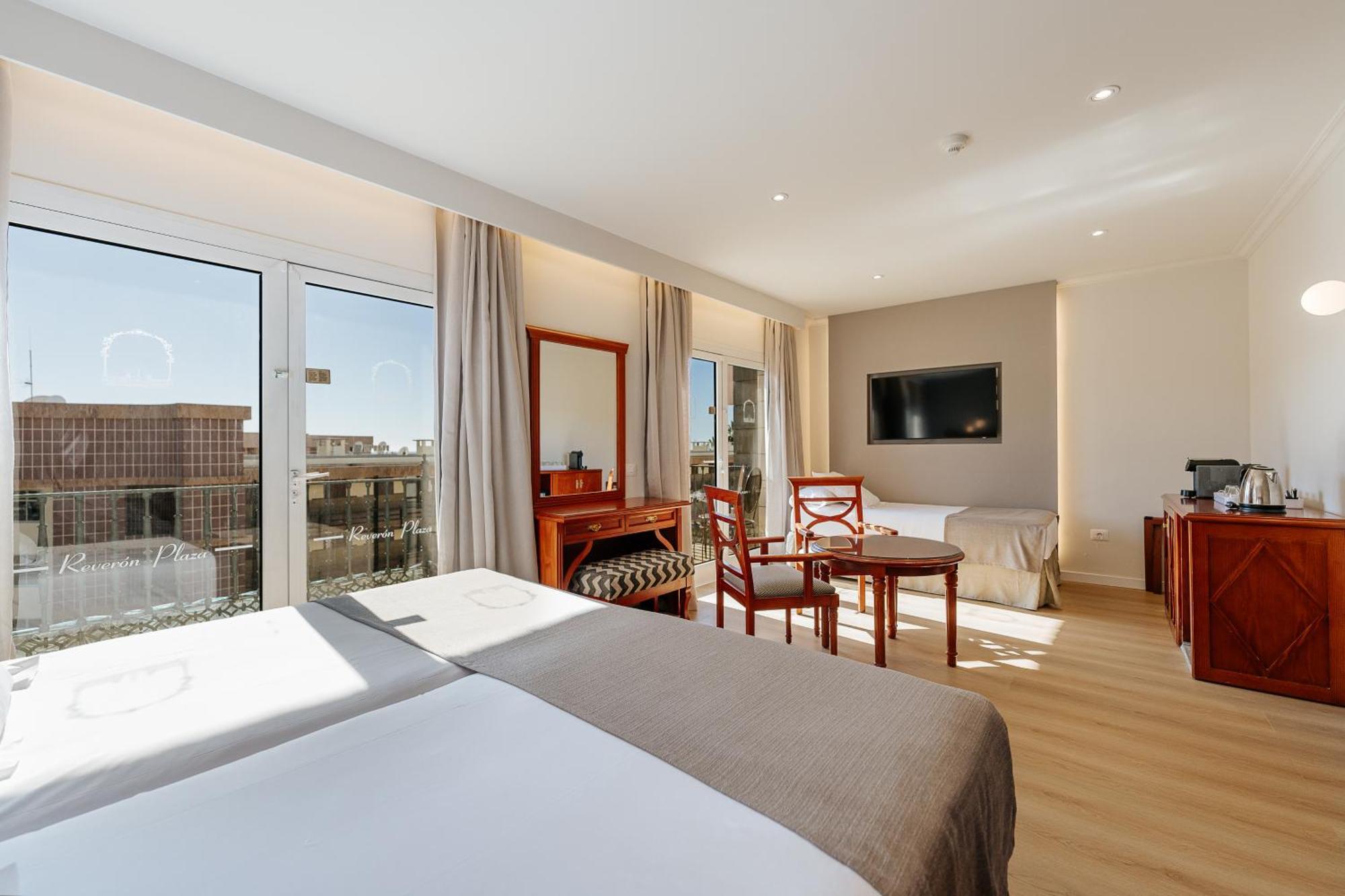 Hotel Reveron Plaza 洛斯克里斯蒂亚诺斯 外观 照片